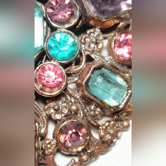 Vintage antique gold tone pendant - Picture 4 of 8